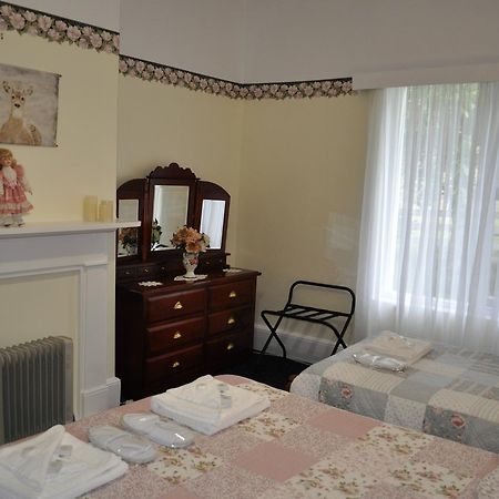 Roslyn House Bed & Breakfast Bushy Park Exteriör bild
