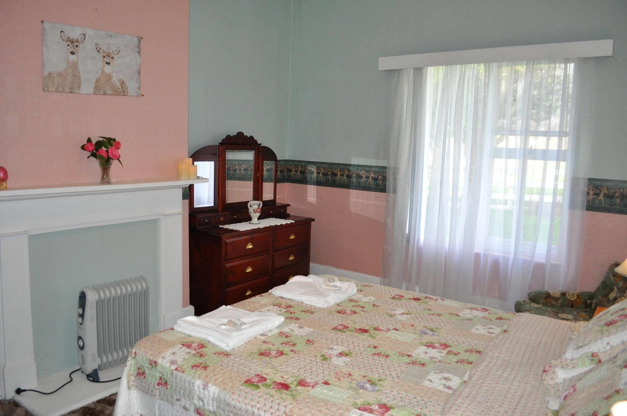 Roslyn House Bed & Breakfast Bushy Park Exteriör bild