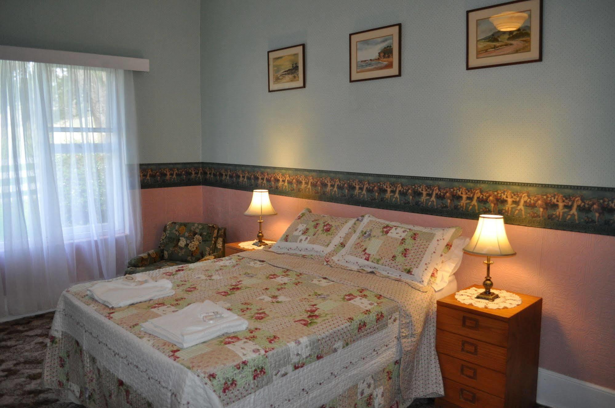 Roslyn House Bed & Breakfast Bushy Park Exteriör bild